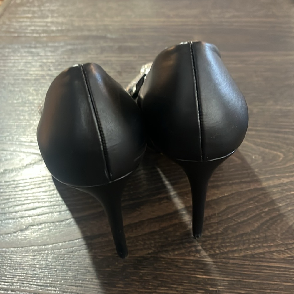 Karl Lagerfeld Paris Calise Pointed Toe Pump - Picture 4 of 9